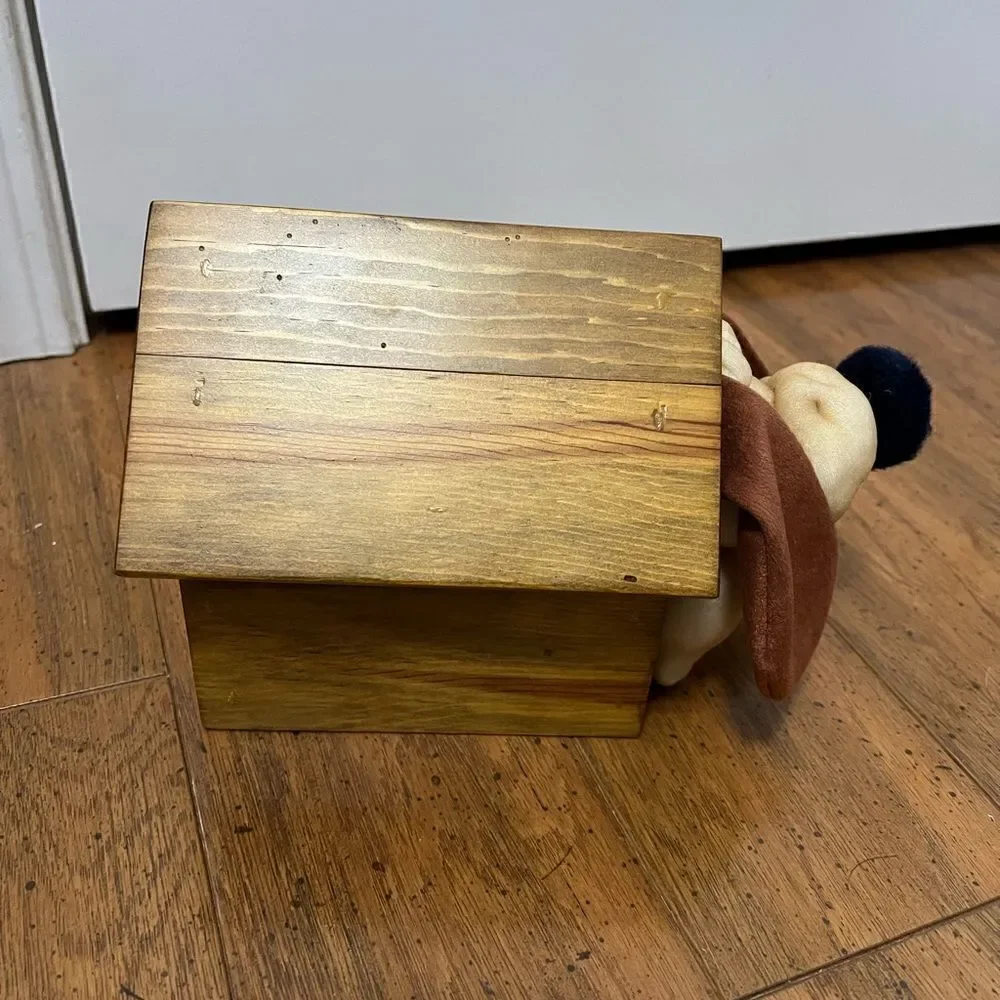 Vtg Music Box Wood Doghouse 